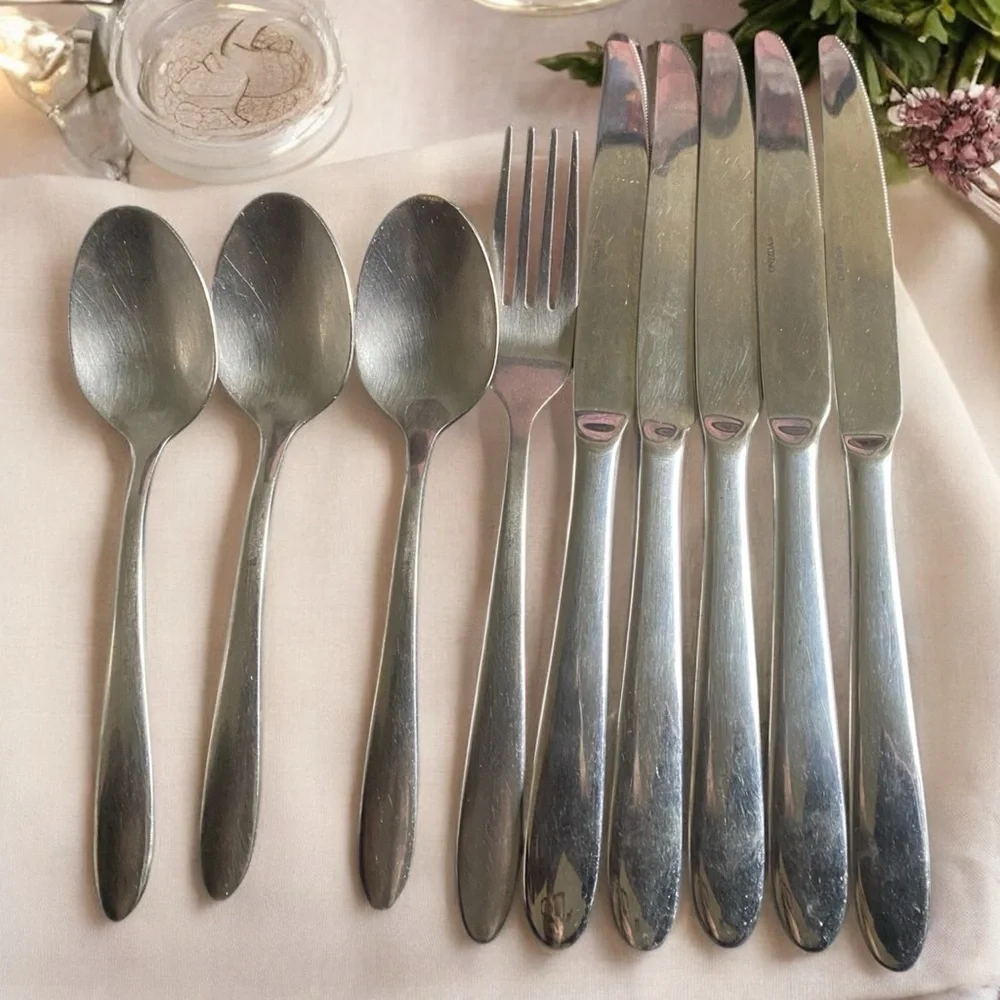 Oneida Mooncrest Elegant Stainless Steel 9 Piece Glossy Sleek Flatware Set